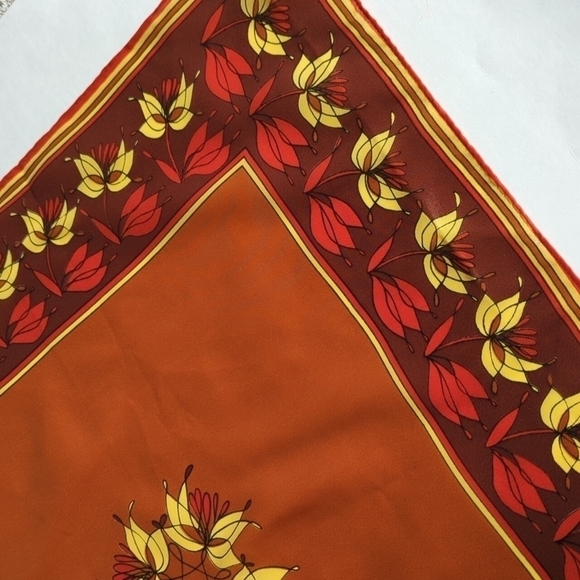 Vera Vintage Scarf Floral 100% Polyester Made in Japan Floral Fall Colors - Picture 5 of 8